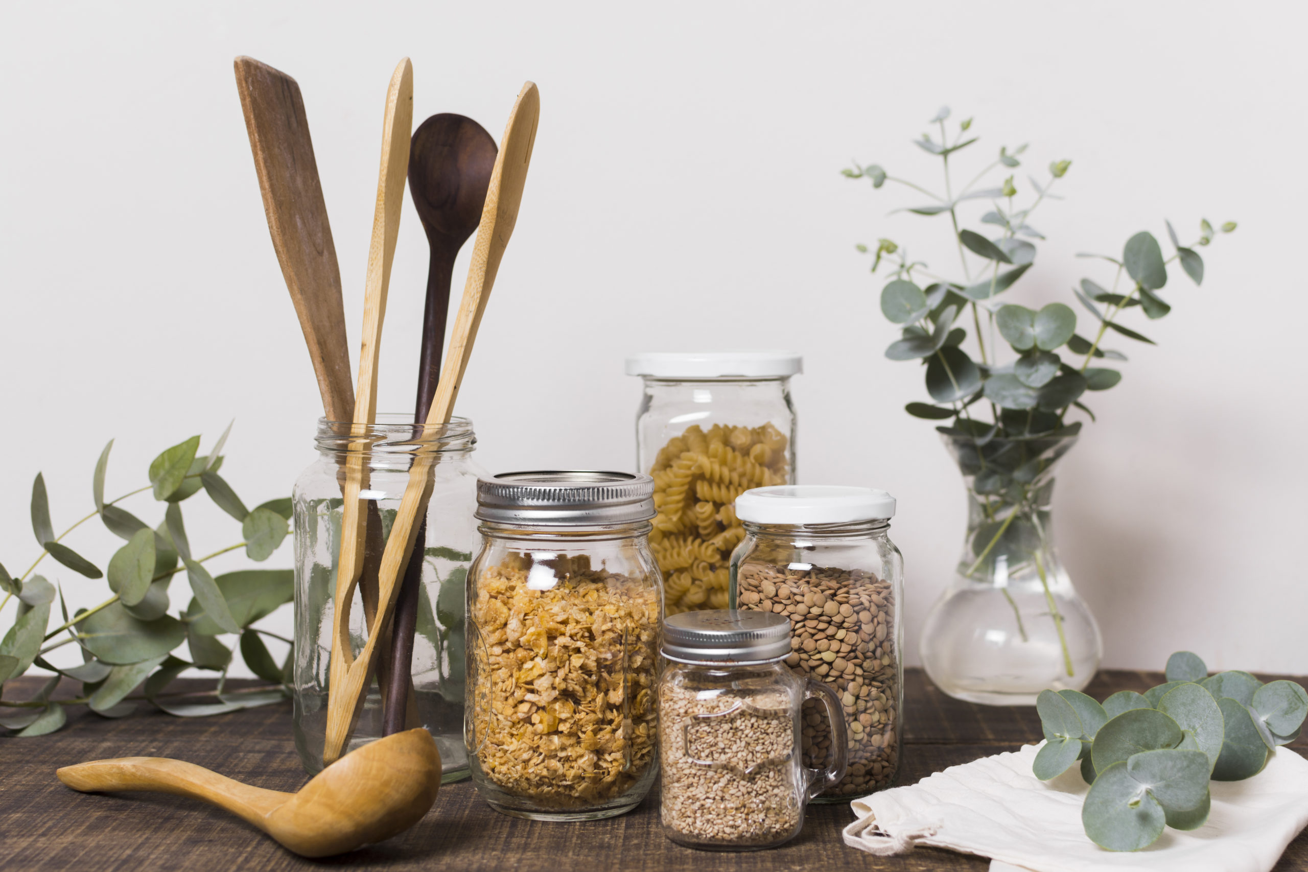 zero-waste-products-wooden-table